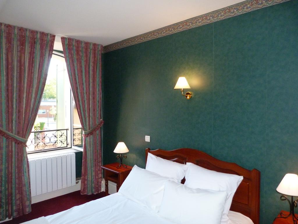 Logis Hotel Restaurant La Tour De Ciron Carmaux Zimmer foto